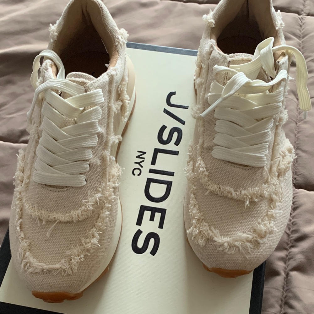 J/SLIDES Women's Textured Cream Sneakers